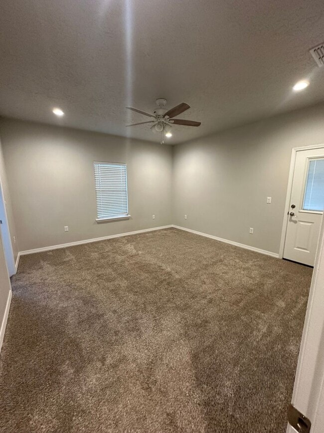 Building Photo - Stunning 3 Bed Home! Managed by Owner!