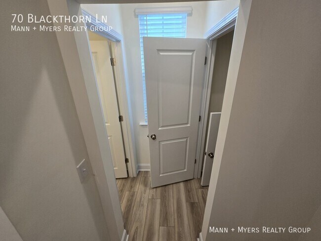 Building Photo - 70 Blackthorn Ln