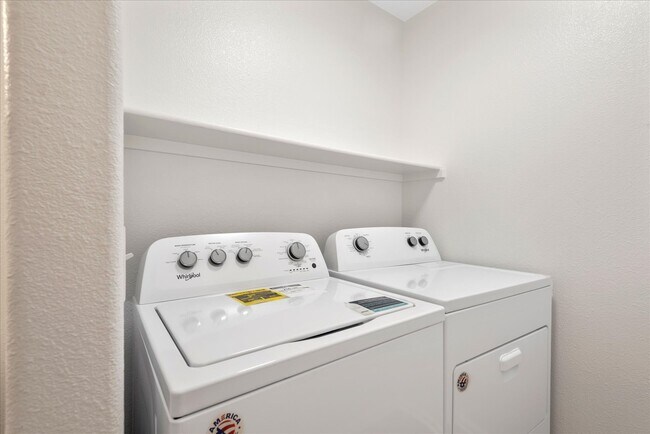 Building Photo - 9320 Cove Creek Dr