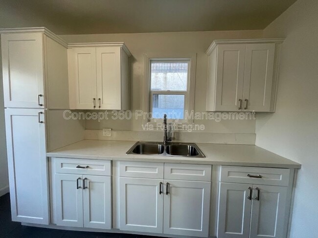 Building Photo - 13719 Yukon Ave