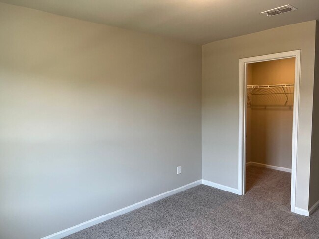 Building Photo - Wonderful Home in The Highlands