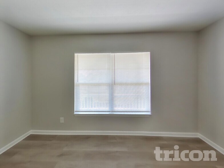 Building Photo - 1003 Pine Ridge Way