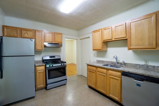 Building Photo - 1217 1/2 Madison Street -  First Floor Apa...