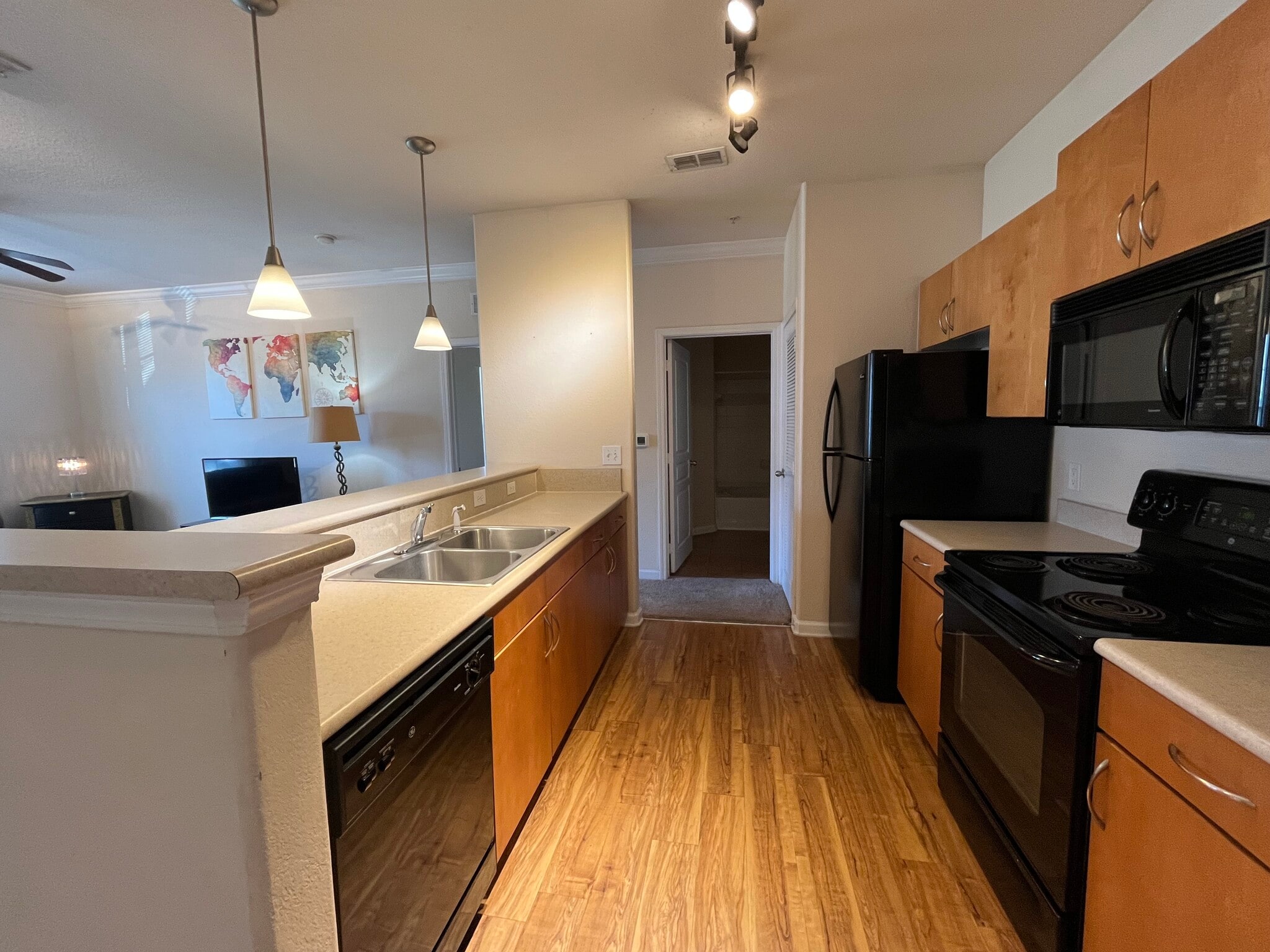 Kitchen - 8290 Gate Pky W