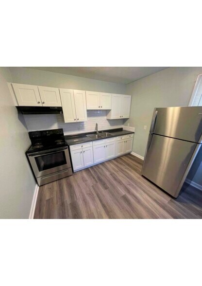 Building Photo - 576 High St NE