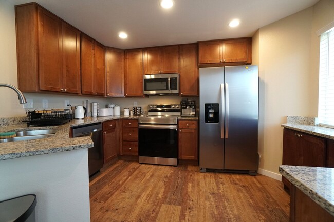 Building Photo - 7980 Camfield Cir