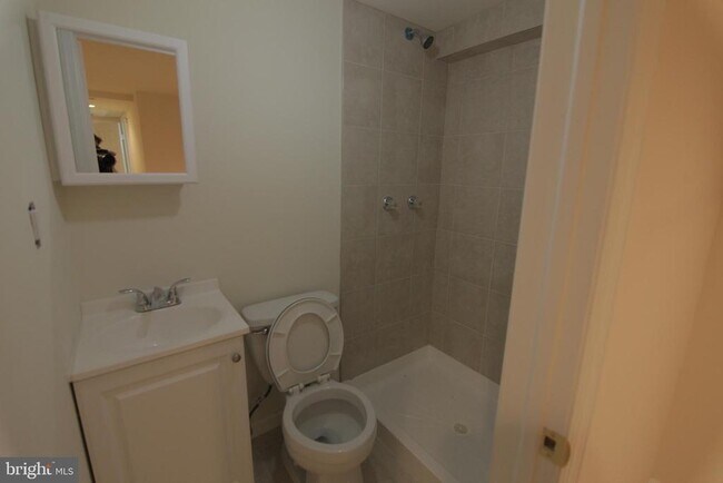 Building Photo - 1852 Willington St