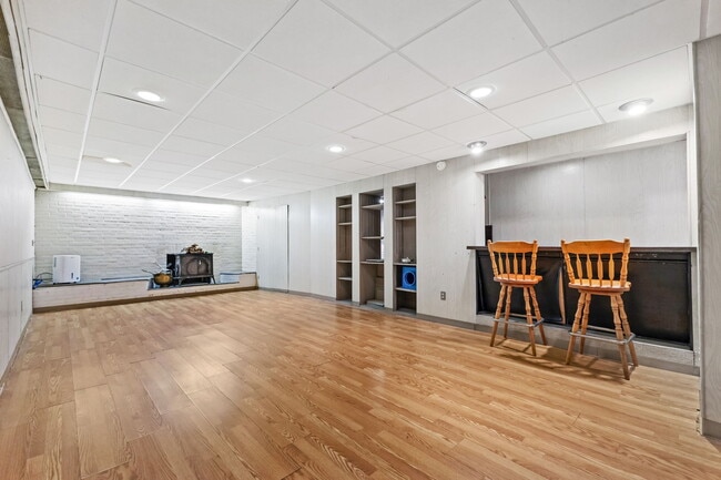 Building Photo - 115 Stonehedge Dr N