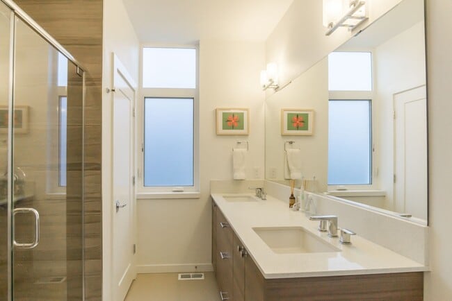 Building Photo - 3Bd/3Ba Seattle Townhouse
