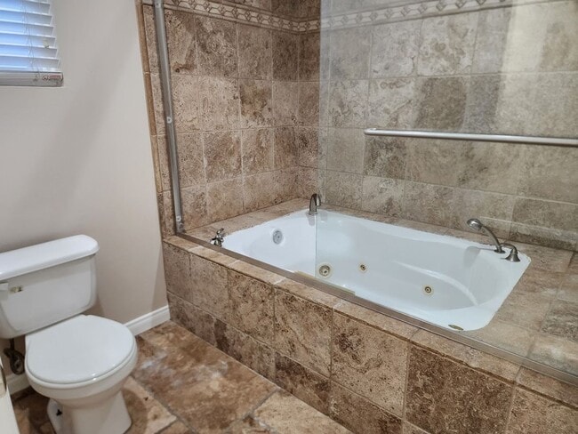 Building Photo - Single Level Fallbrook Home with 3 Bedrooms plus Office/Den.