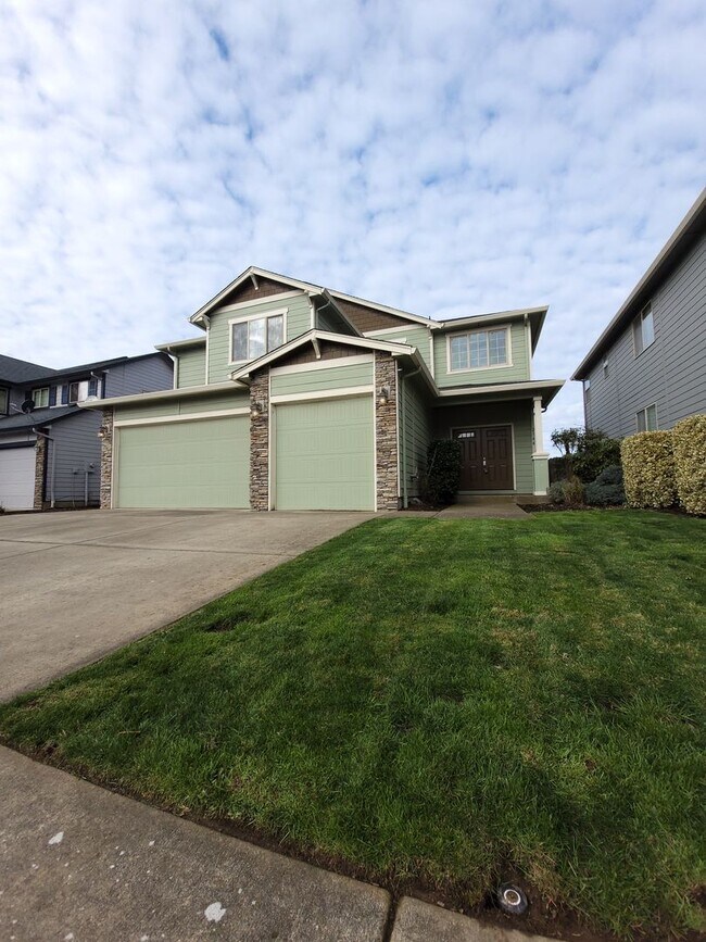 Building Photo - Beautiful 5 bedroom 3 bath home in Lebanon