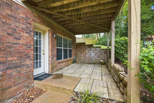 Building Photo - 605 Brelan Ct