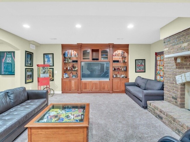 Building Photo - 106 Michigan Ct