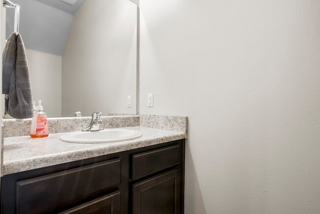 Building Photo - 5980 Callaway Cir