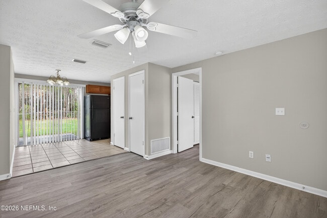 Building Photo - 726 Perryman Ln W