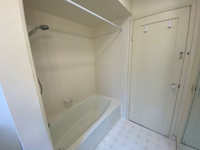 Building Photo - 3093 Hermitage Rd