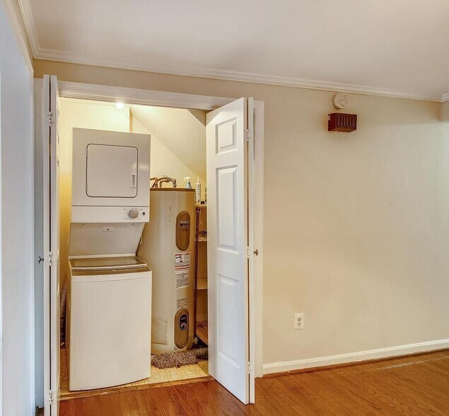 Building Photo - 1122 N Utah St