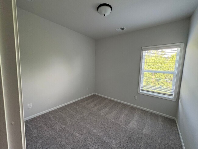 Building Photo - Charming 3BR Townhome in Adairsville