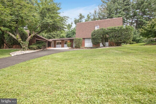 Building Photo - 3406 Woodvalley Dr