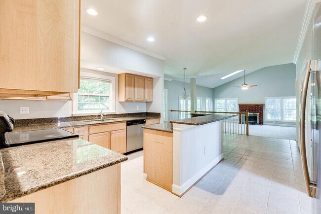 Building Photo - 1168 Taji Ct