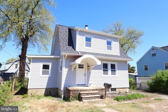 Building Photo - 5110 Kenwood Ave