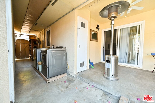 Building Photo - 3232 Lewis Ave