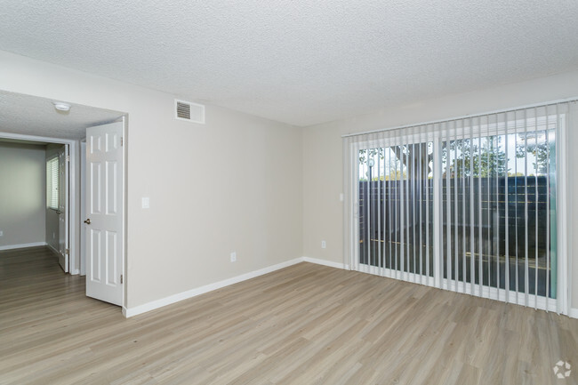 2BR, 1BA - 735 SF - The Harlow