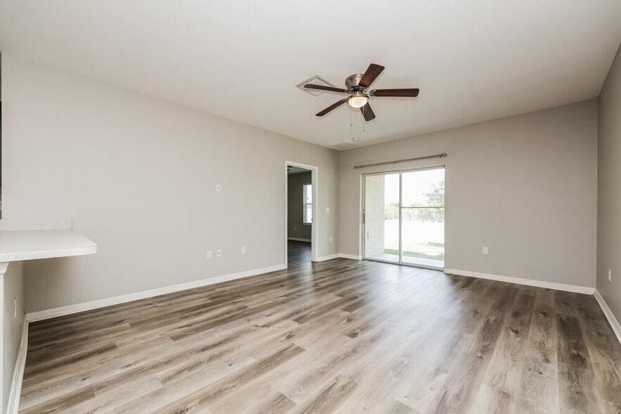 Building Photo - 10540 Whispering Hammock Dr