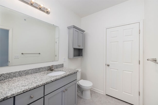 Building Photo - BEAUTIFUL 3BD 2.5 BTH Apartment home RAINTREE - Ballantyne Commons Pkwy