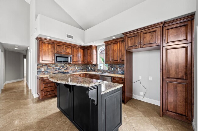 Building Photo - 2547 Orange Ave