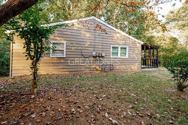 Building Photo - HOLIDAY SPECIAL! SIGN A LEASE BY NOVEMBER ...