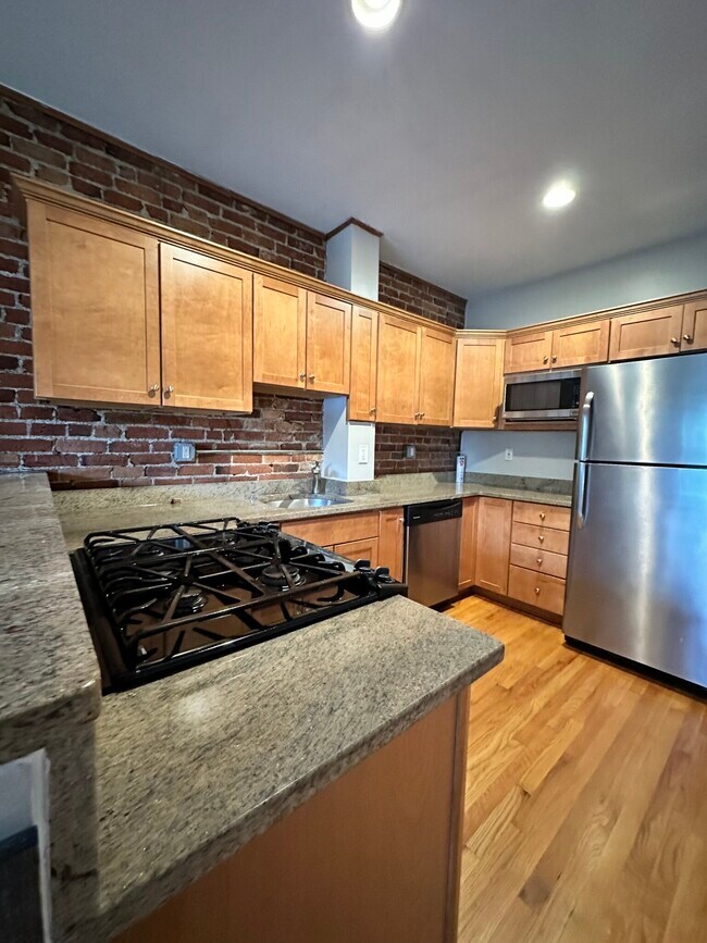 Primary Photo - 147 L St