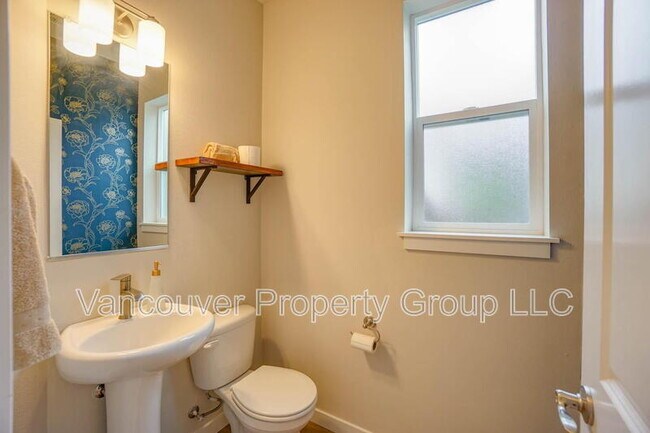 Building Photo - 2904 NE 161st Ct