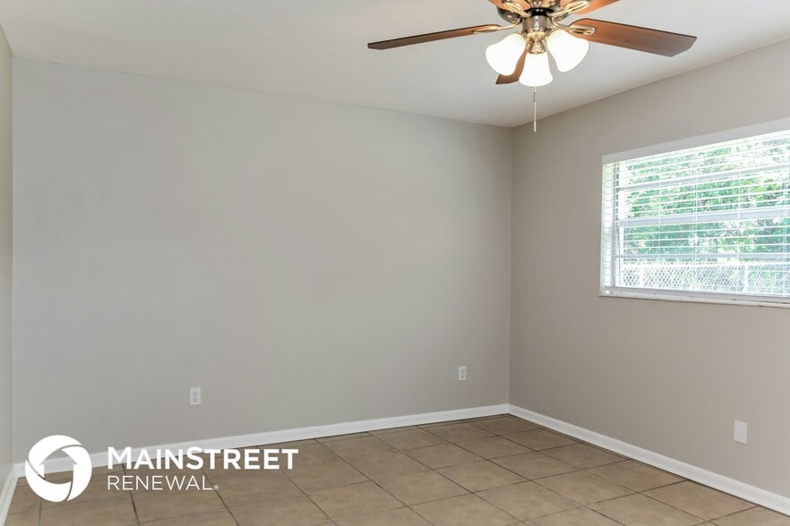 Building Photo - 5695 Oak Hill Manor Dr