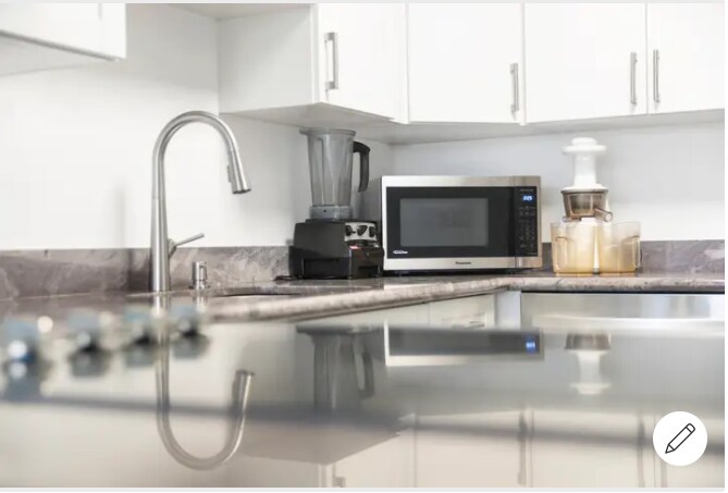 Vita mixer, microwave, Juicer - 2575 Kuhio Ave