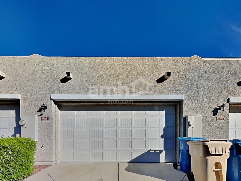 Building Photo - 20740 W Thomas Rd