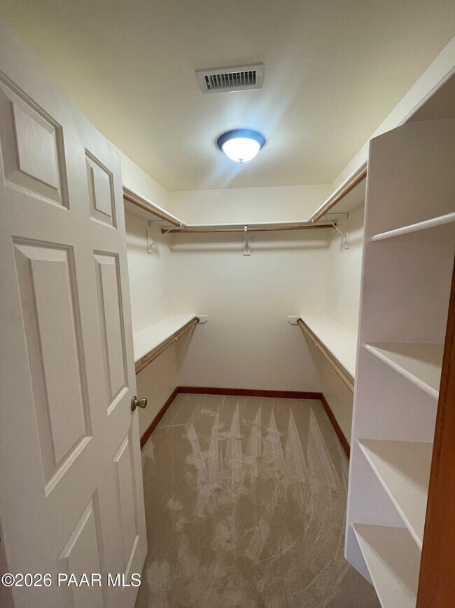 Building Photo - 2575 Solar View Dr