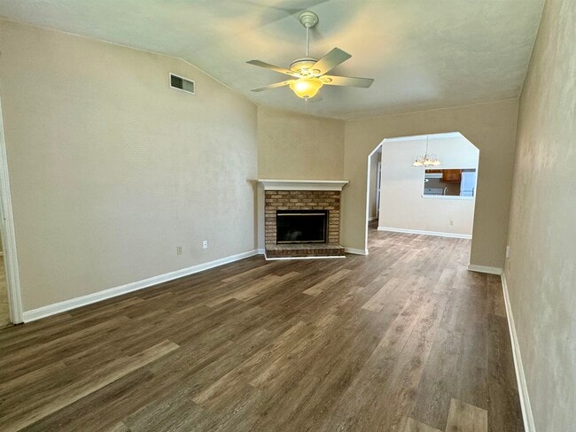 Building Photo - 2910 Richview Park Cir N