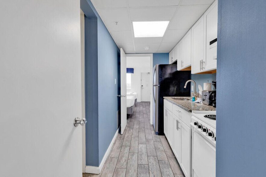 Building Photo - 2300 N Ocean Blvd
