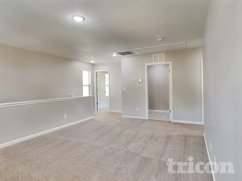 Building Photo - 138 Spring Knoll Dr