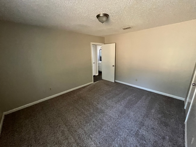 Building Photo - Charming 3BR/2BA Memphis Home | Hardwood Floors, 1-Car Garage & Fenced Yard