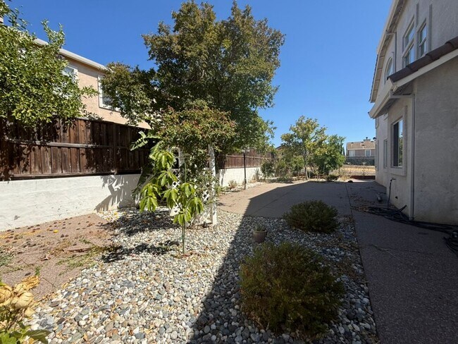 Building Photo - EPIC REA - Fully Renovated 5BR/3BA Home in...