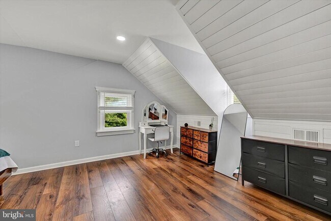 Building Photo - 1806 Middleborough Rd