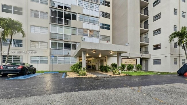 Building Photo - 16450 Miami Dr