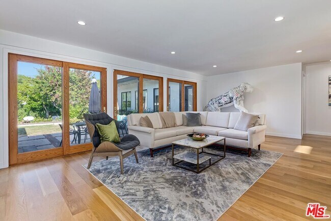 Building Photo - 612 Elm Dr