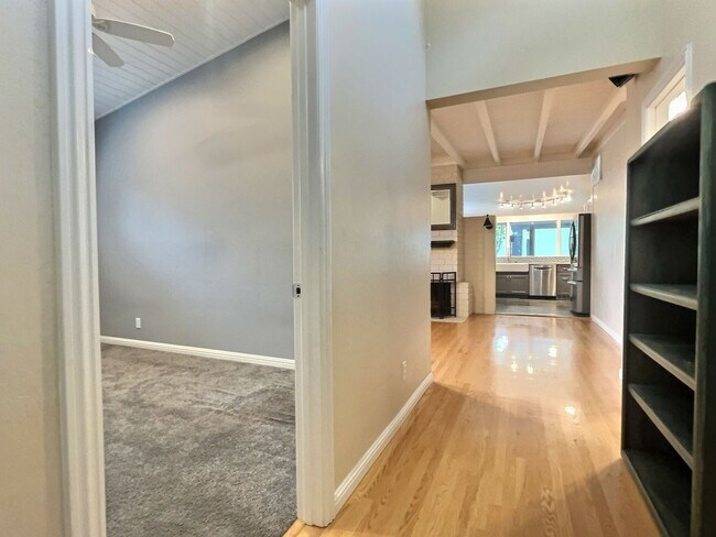 Building Photo - 5 BD / 4 BA - Stunning Mountain View Home ...