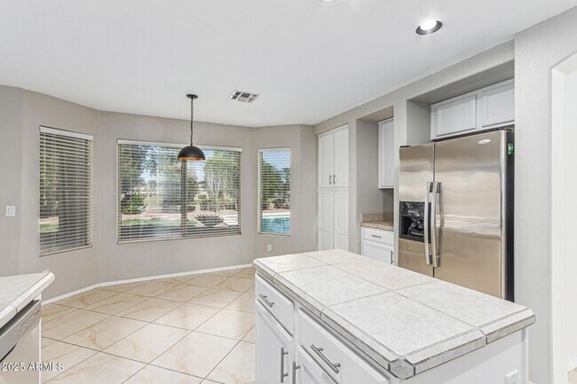 Building Photo - 602 W Canary Way