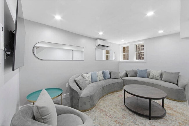 Primary Photo - 564 W 182nd St