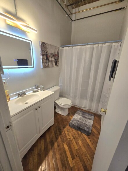 Building Photo - 226 Mt Elliott St