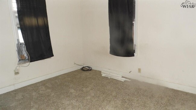 Building Photo - 107 W Poe St